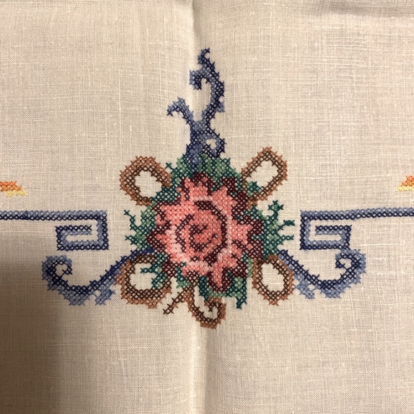 🌸 Vintage Hand-Embroidery Cross-Stitch Tablecloth from Poland - Picture 6 of 7